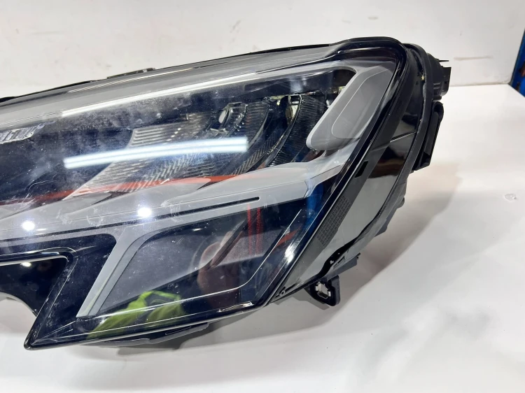 REFLEKTOR LAMPA LEWY PRZÓD AUDI A3 8Y 8Y0941011D