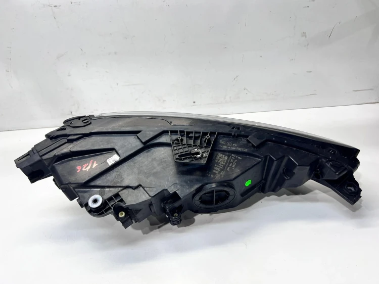 REFLEKTOR LAMPA LEWY PRZÓD AUDI A3 8Y 8Y0941011D