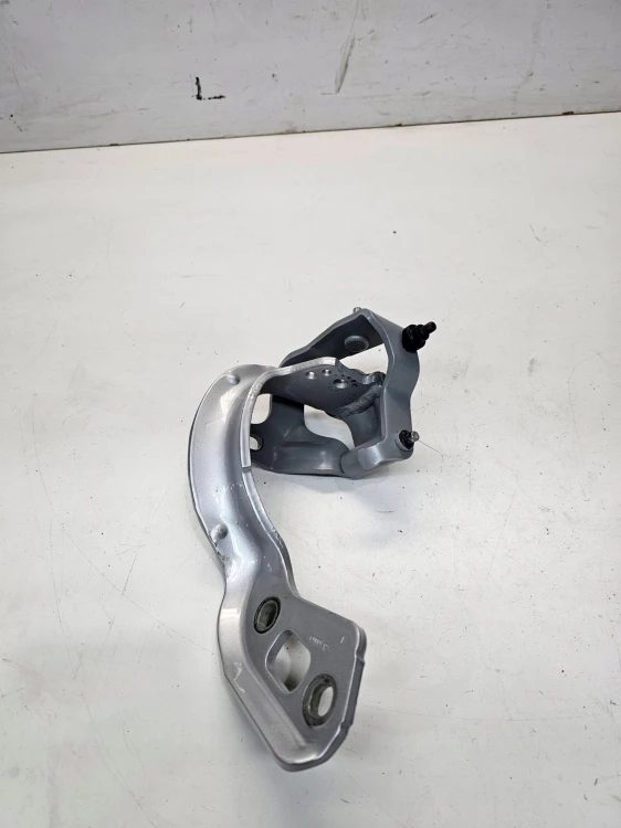 ZAWIAS KLAPY TYŁ PRAWY AUDI A4 B8 AVANT 8K9827300