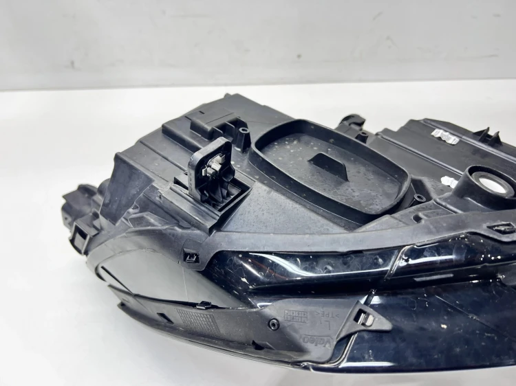 REFLEKTOR LAMPA LEWY PRZÓD AUDI A3 8Y 8Y0941011D