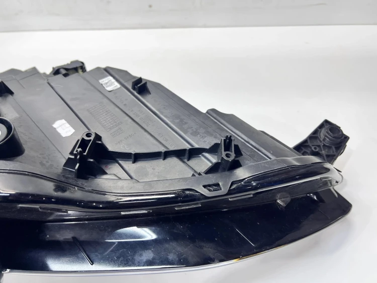 REFLEKTOR LAMPA LEWY PRZÓD AUDI A3 8Y 8Y0941011D