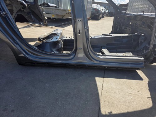 ĆWIARTKA SŁUPEK PRÓG PRAWY AUDI A4 B9 SEDAN KOMBI ORYGINAŁ 2016-2019