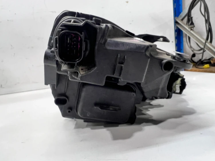 REFLEKTOR LAMPA LEWY PRZÓD AUDI A3 8Y 8Y0941011D