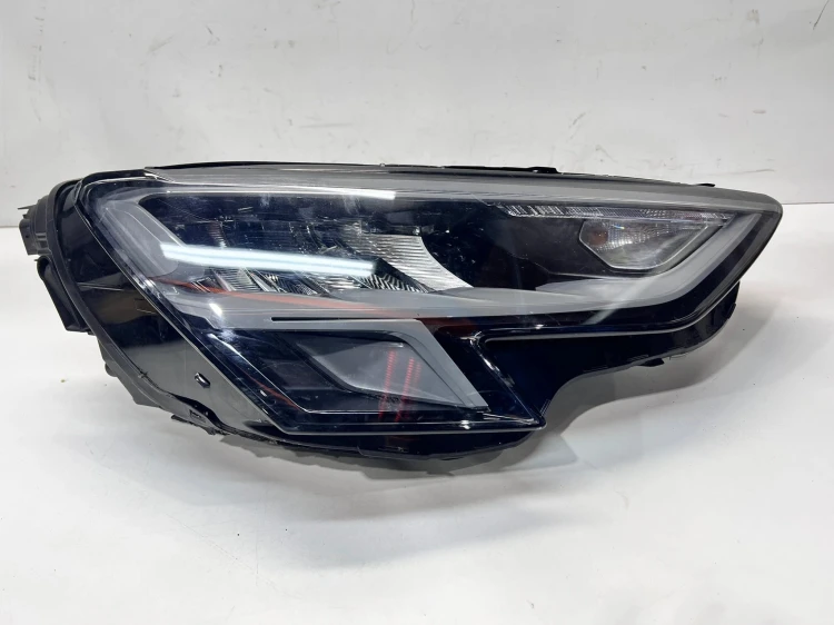 REFLEKTOR LAMPA PRAWY PRZÓD AUDI A3 8Y 8Y0941012D