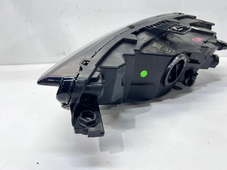REFLEKTOR LAMPA PRAWY PRZÓD AUDI A3 8Y 8Y0941012D
