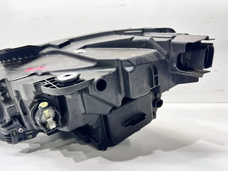 REFLEKTOR LAMPA PRAWY PRZÓD AUDI A3 8Y 8Y0941012D