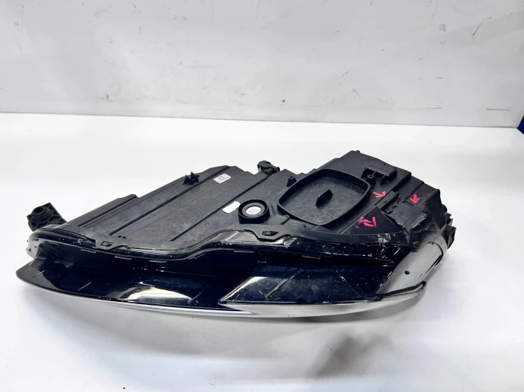 REFLEKTOR LAMPA PRAWY PRZÓD AUDI A3 8Y 8Y0941012D