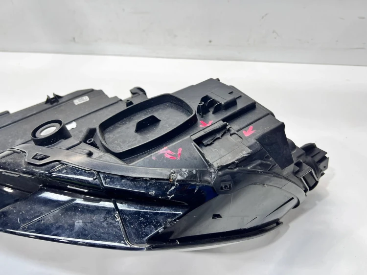 REFLEKTOR LAMPA PRAWY PRZÓD AUDI A3 8Y 8Y0941012D