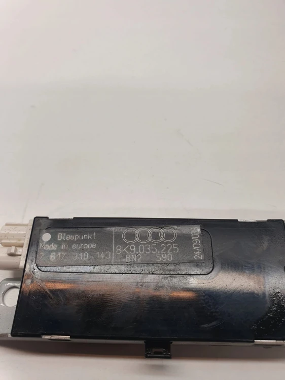 WZMACNIACZ ANTENOWY AUDI A4 B8 A5 Q5 8K9035225