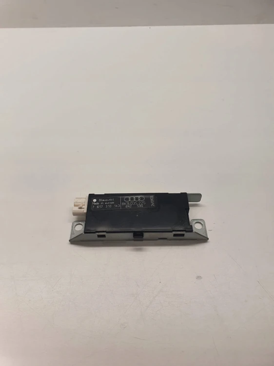 WZMACNIACZ ANTENOWY AUDI A4 B8 A5 Q5 8K9035225