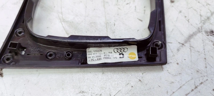 RAMKA MIESZKA BIEGÓW AUDI A3 8P 8P0864261D 3A4
