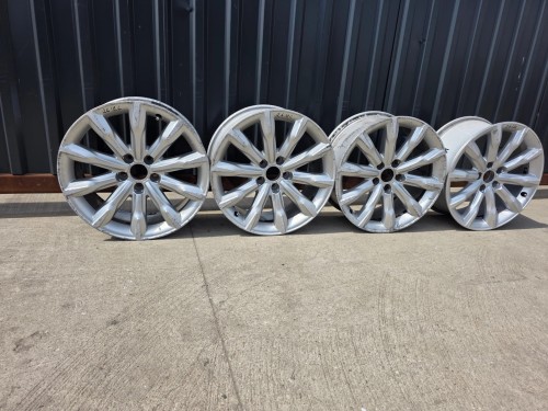 FELGA FELGI VW AUDI SKODA A3 A4 A6 8.0J R18 ET26 8K0601025AD 26/26 KOMPLET