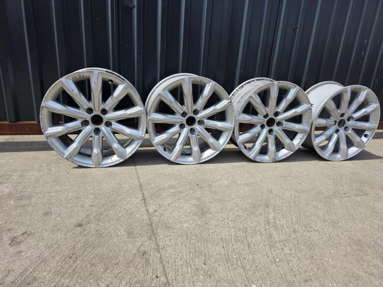 FELGA FELGI VW AUDI SKODA A3 A4 A6 8.0J R18 ET26 8K0601025AD 26/26 KOMPLET