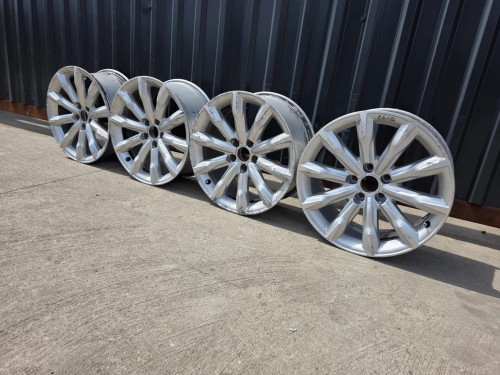 FELGA FELGI VW AUDI SKODA A3 A4 A6 8.0J R18 ET26 8K0601025AD 26/26 KOMPLET