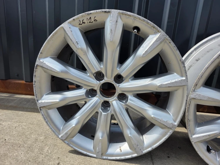 FELGA FELGI VW AUDI SKODA A3 A4 A6 8.0J R18 ET26 8K0601025AD 26/26 KOMPLET