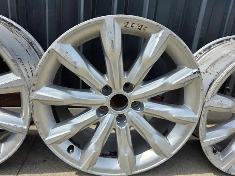 FELGA FELGI VW AUDI SKODA A3 A4 A6 8.0J R18 ET26 8K0601025AD 26/26 KOMPLET