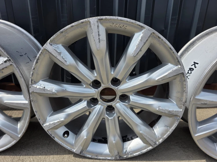 FELGA FELGI VW AUDI SKODA A3 A4 A6 8.0J R18 ET26 8K0601025AD 26/26 KOMPLET