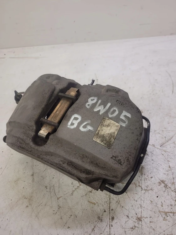 ZACISK HAMULCOWY LEWY PRZÓD AUDI A4 A5 8W05BG 973