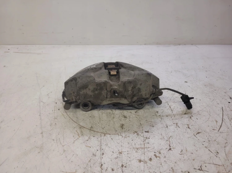 ZACISK HAMULCOWY LEWY PRZÓD AUDI A4 A5 8W05BG 973