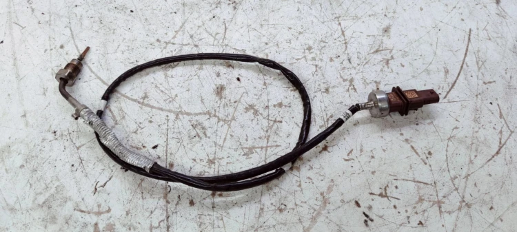 CZUJNIK TEMPERATURY SPALIN AUDI A4 A5 04L919529E