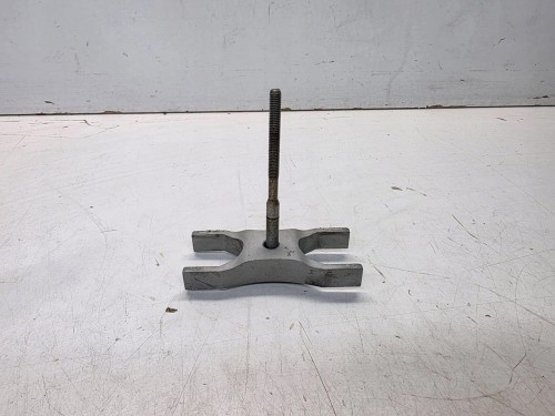 ŚRUBA + MOCOWANIE WTRYSKU AUDI VOLKSWAGEN SEAT SKODA 04L216A