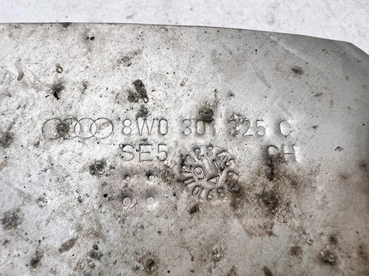 OSŁONA TERMICZNA AUDI Q7 4M 8W0301325C