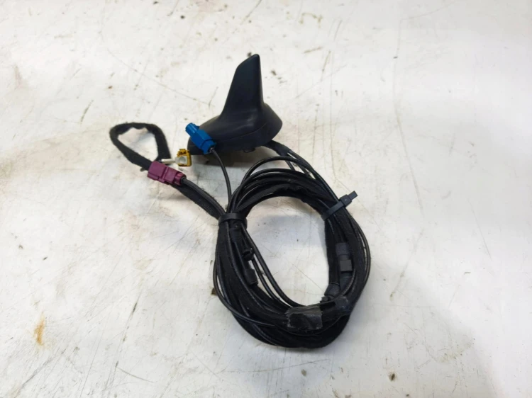 ANTENA LOTKA GPS REKIN AUDI A3 8P 8P0035503L MAT ORYGINAŁ