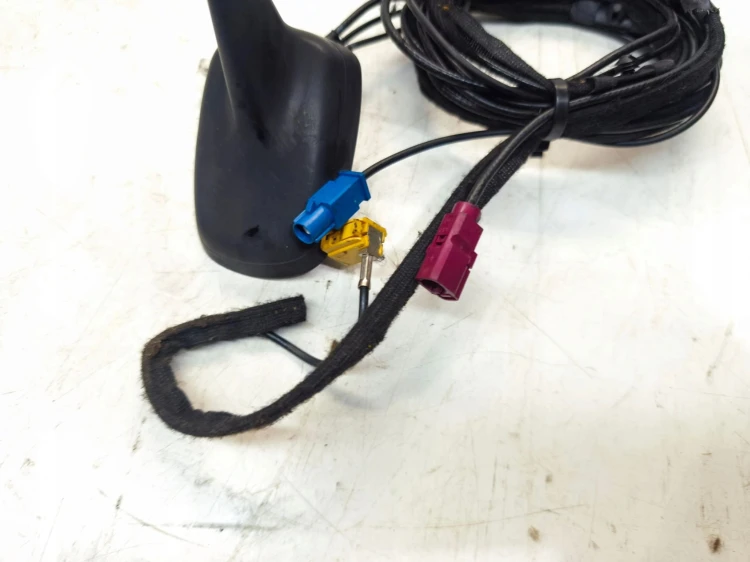 ANTENA LOTKA GPS REKIN AUDI A3 8P 8P0035503L MAT ORYGINAŁ