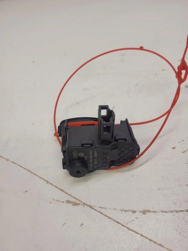 SIŁOWNIK KLAPKI PALIWA AUDI A4 A5 A6 Q5 8K0862153F