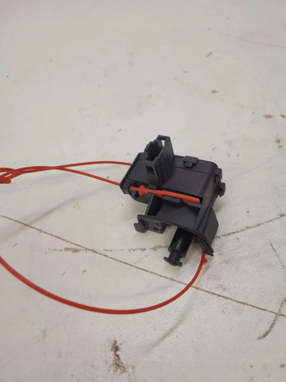 SIŁOWNIK KLAPKI PALIWA AUDI A4 A5 A6 Q5 8K0862153F