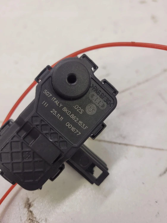 SIŁOWNIK KLAPKI PALIWA AUDI A4 A5 A6 Q5 8K0862153F