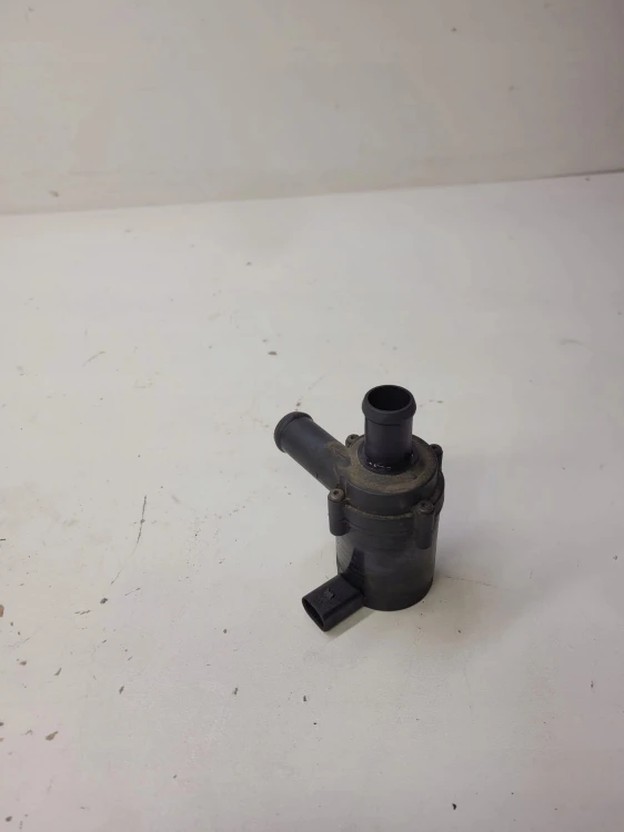 DODATKOWA POMPA WODY AUDI A4 B8 A5 A6 06H965561