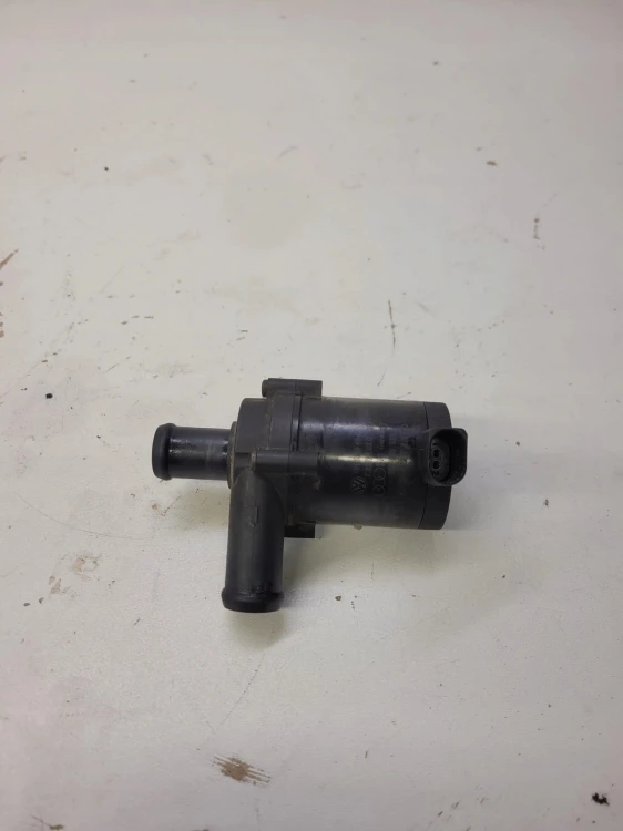 DODATKOWA POMPA WODY AUDI A4 B8 A5 A6 06H965561