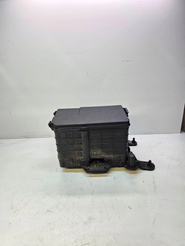 PODSTAWA AKUMLATORA KOMPLET AUDI VW 1K0915333B