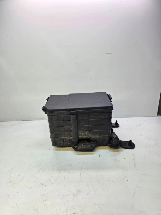 PODSTAWA AKUMLATORA KOMPLET AUDI VW 1K0915333B