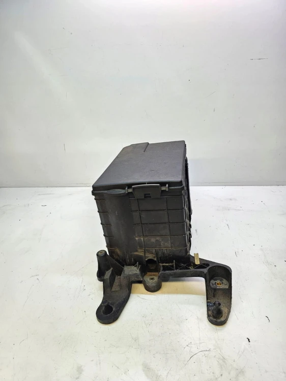 PODSTAWA AKUMLATORA KOMPLET AUDI VW 1K0915333B