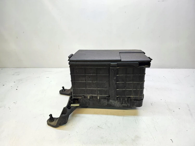 PODSTAWA AKUMLATORA KOMPLET AUDI VW 1K0915333B