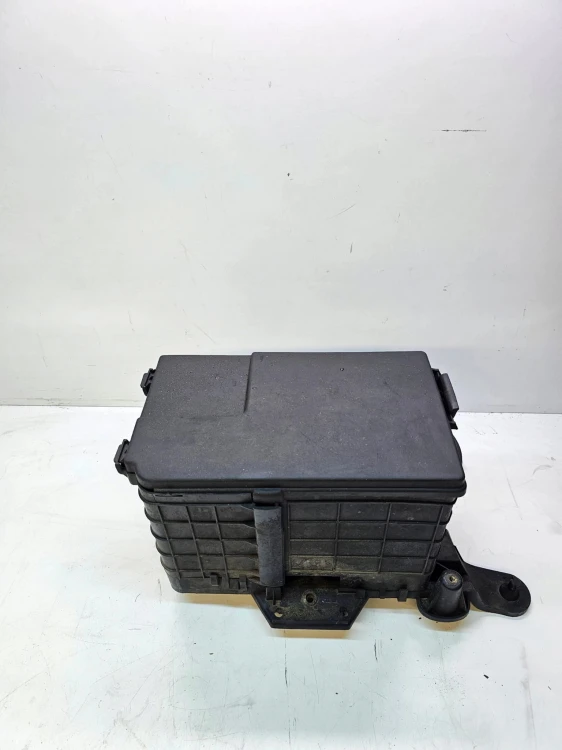 PODSTAWA AKUMLATORA KOMPLET AUDI VW 1K0915333B