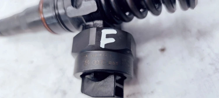 POMPOWTRYSKIWACZ AUDI VW 1.9 TDI 038130073F
