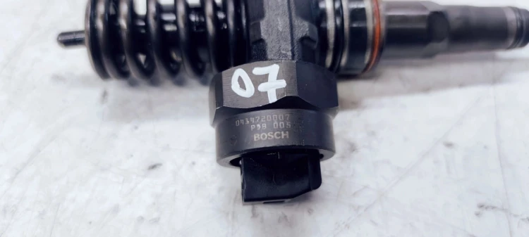 POMPOWTRYSKIWACZ AUDI VW 1.9 TDI 038130073F