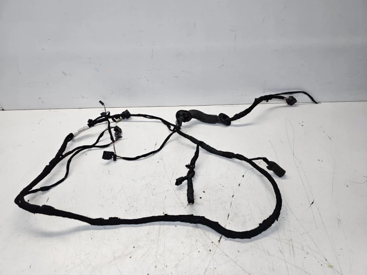 WIĄZKA KLAPY BAGAŻNIKA ELEKTRYCZNA AUDI Q3 8U 8U0971148AA
