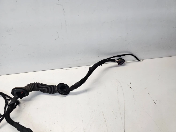 WIĄZKA KLAPY BAGAŻNIKA ELEKTRYCZNA AUDI Q3 8U 8U0971148AA