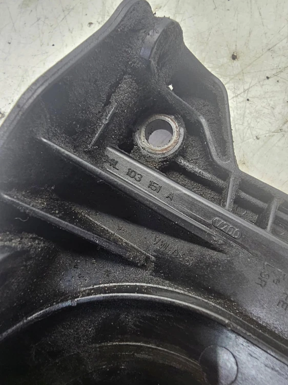 OBUDOWA USZCZELNIACZ WAŁU AUDI VOLKSWAGEN SEAT SKODA 2.0 TDI 04L103151A